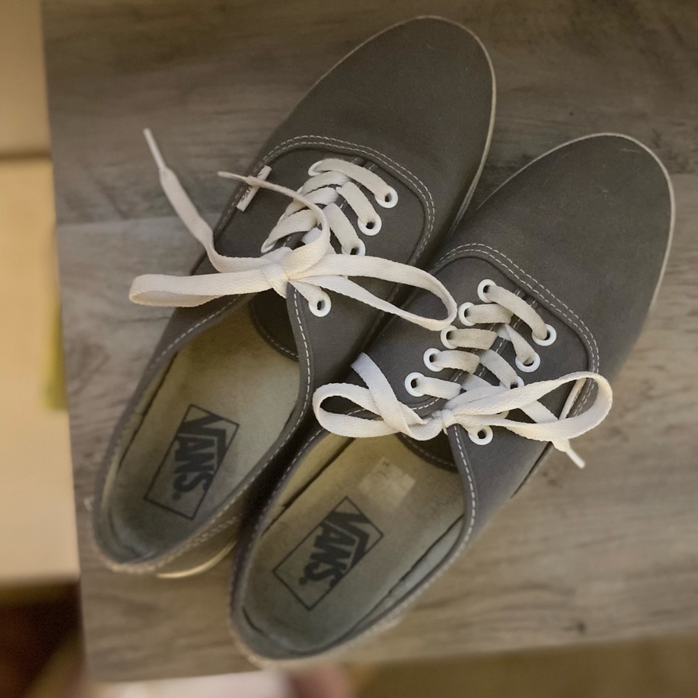 Women’s Vans Size 10 - Picture 3 of 3